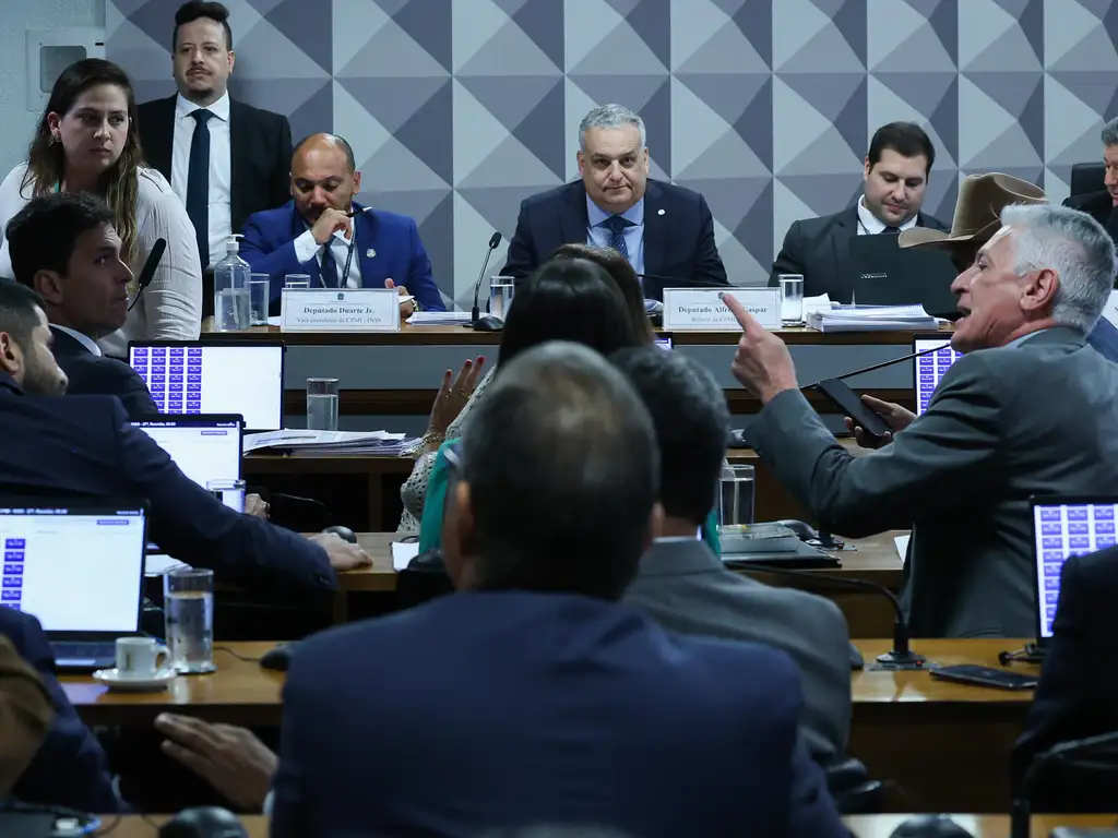 “Lulinha”, Vorcaro e Careca: relator da CPMI solicita o indiciamento de 218 envolvidos