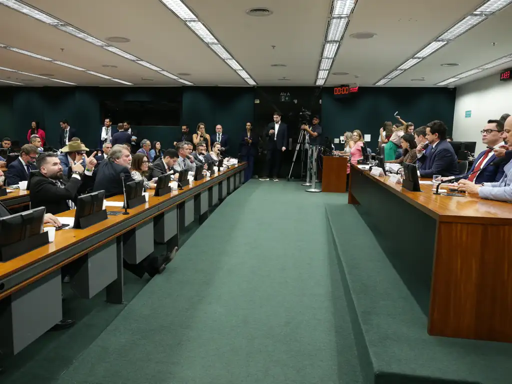 Considerado pauta prioritária do governo, o encerramento da escala 6×1 entrará em debate na CCJ