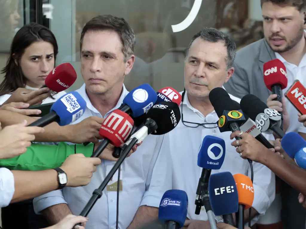 Jair Bolsonaro permanece há 24 horas internado na UTI e ainda não há previsão de alta hospitalar