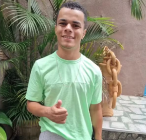 Mineiro de 26 anos desaparece após ser levado por onda em Cabo Frio no RJ