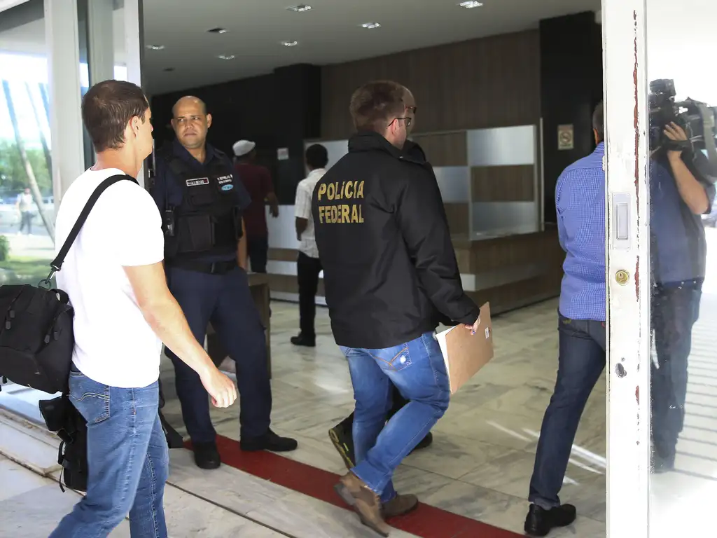 PF afirma ter suspendido os acessos de dois servidores dos EUA; a cúpula da instituição considera voltar atrás na decisão