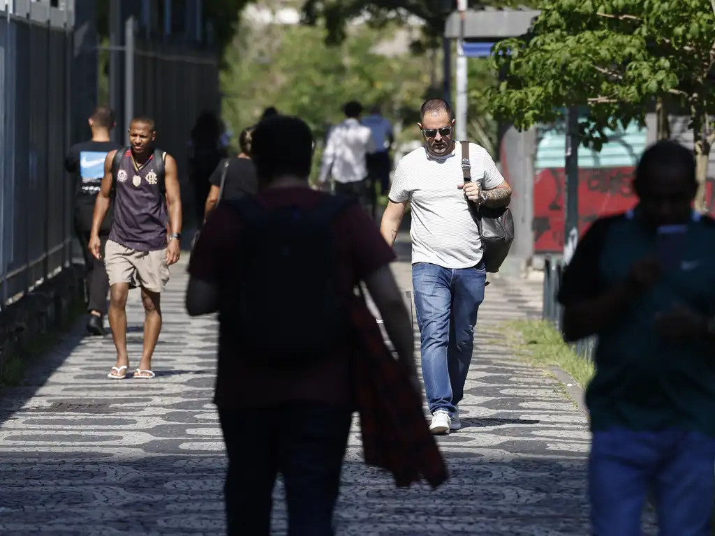 Especialistas do setor econômico apontam um quadro de “ciclo vicioso” do endividamento no Brasil