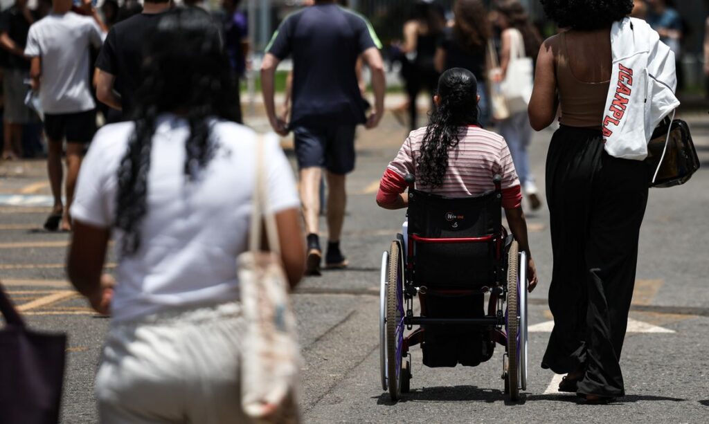 Período para solicitar a dispensa da taxa do Enem 2026 se encerra nesta quinta-feira